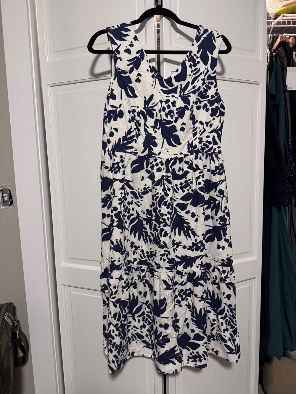 Magaschoni White and Navy Floral V-Neck Midi Dress